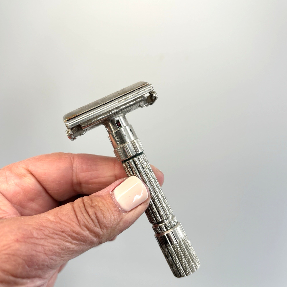 Vintage 1960 Gillette F-4 Fatboy Adjustable 1-9 Double Edge Safety Razor